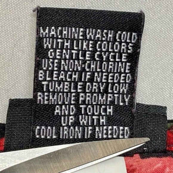 Torrid Peplum Blouse Women's 2/2X Black Red Floral Wrap Look Short Sleeve EUC - Picture 7 of 11